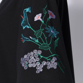 TOPS WITH FLOWER EMBROIDERY　 詳細画像