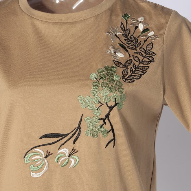 T-SHIRT WITH FLOWER EMBROIDERY 詳細画像 ベージュ 4