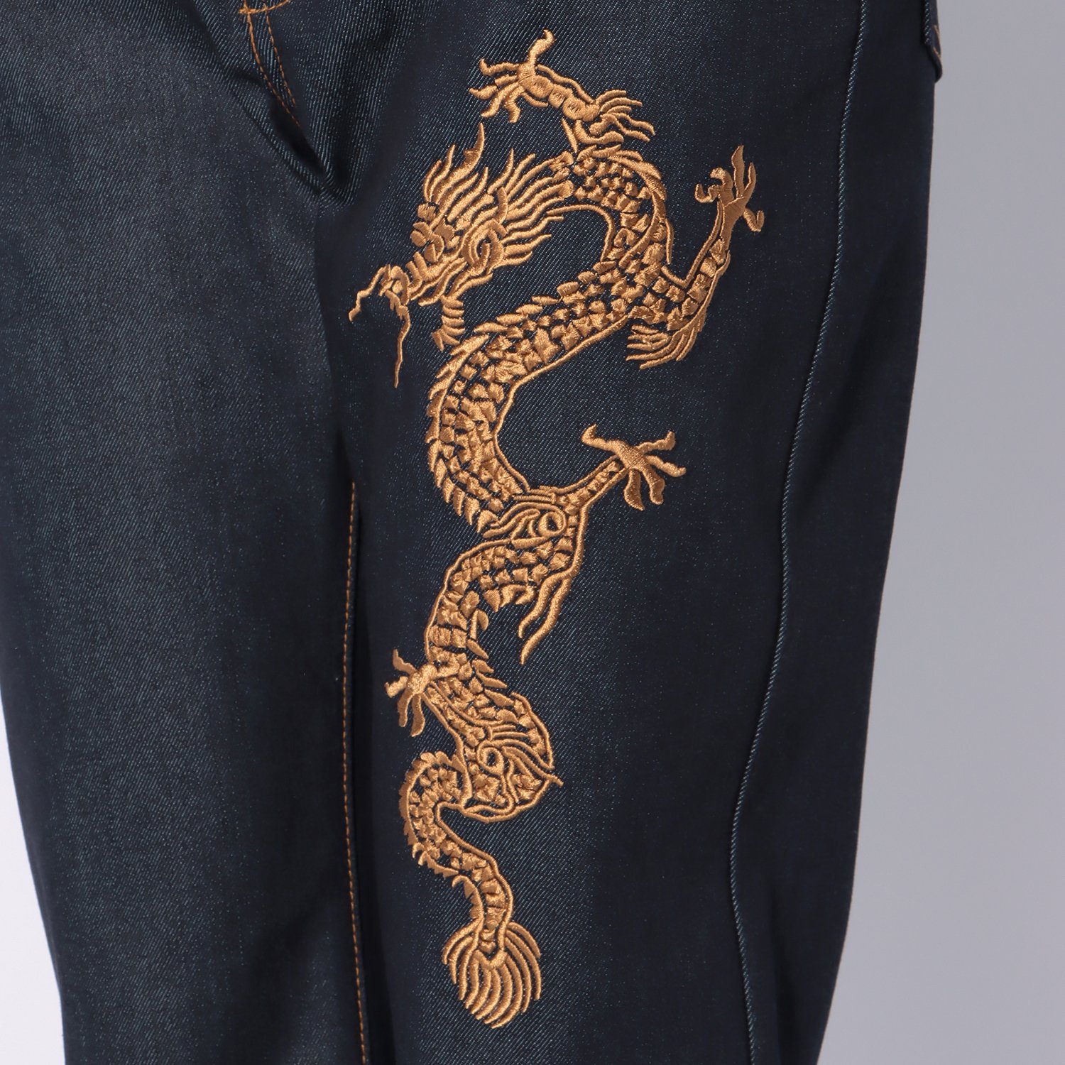 COMING SOON】DENIM with DRAGON EMBROIDERY パンツ｜VIVIENNE TAM 